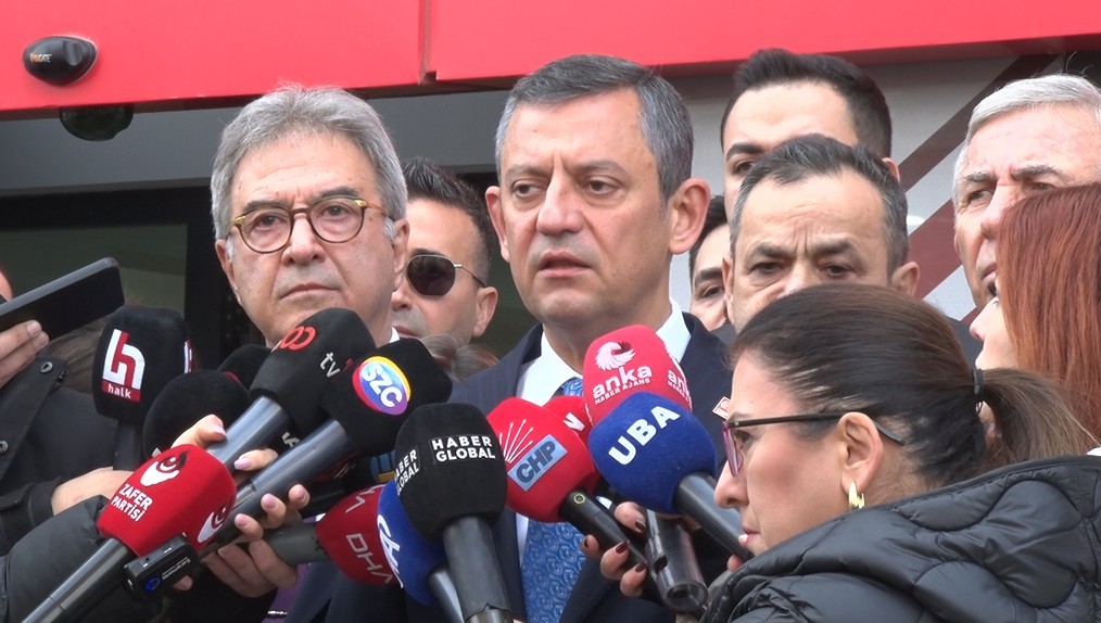 Cumhuriyet Halk Partisi (CHP) Genel Başkanı Özgür Özel, Zafer Partisi