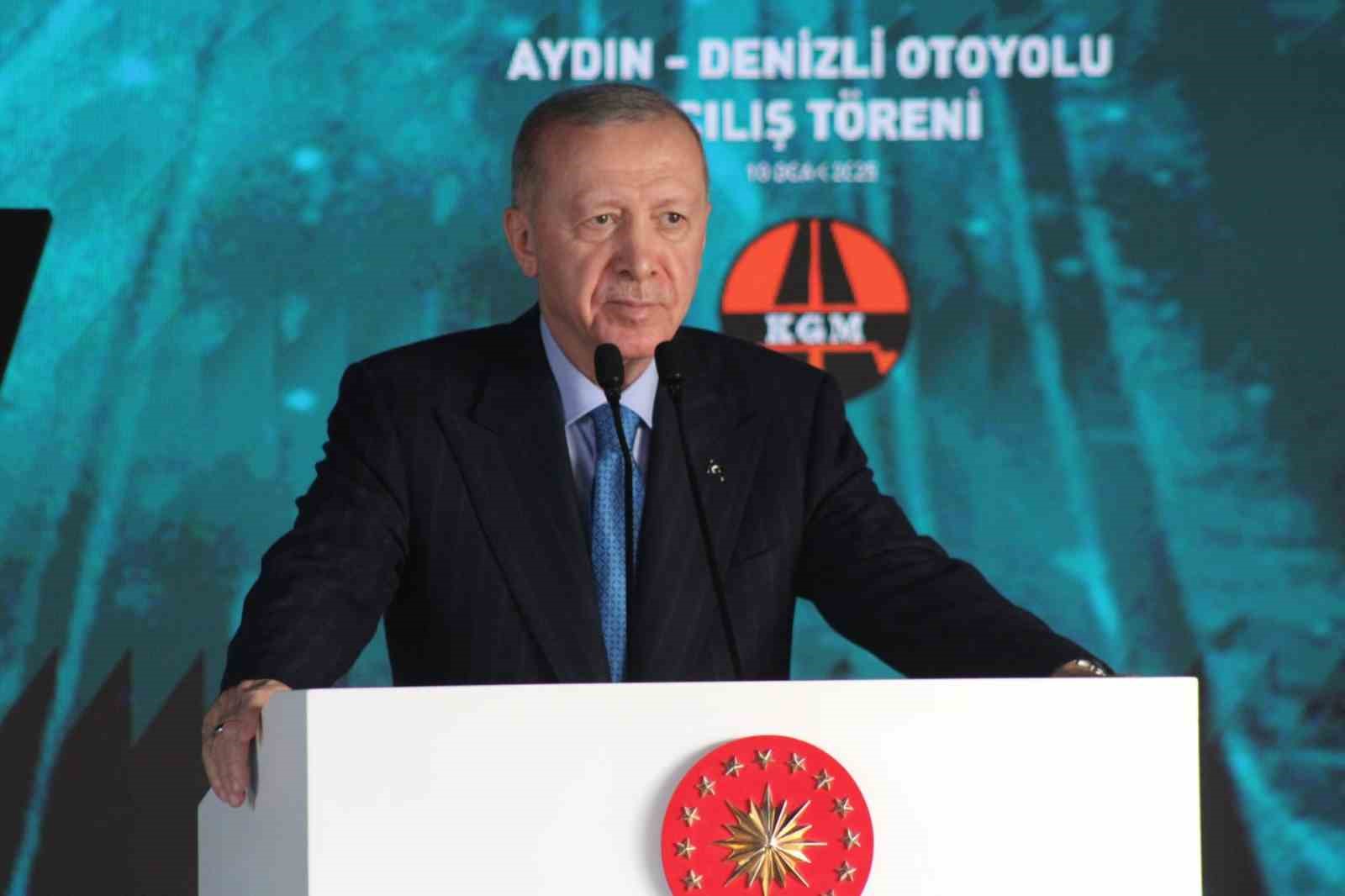 Cumhurbaşkanı Recep Tayyip Erdoğan, Aydın-Denizli Otoyolu’nun resmi açılışını gerçekleştirdi. Açılış