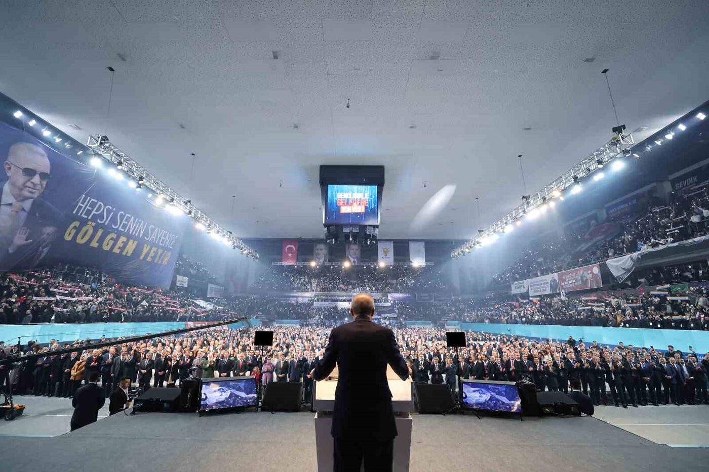 Cumhurbaşkanı Recep Tayyip Erdoğan, AK Parti Gençlik Kolları’nın yüreği ülkesi