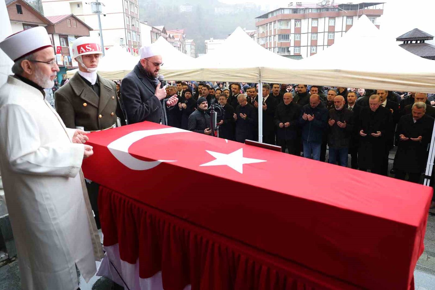 Cumhurbaşkanı Recep Tayyip Erdoğan, Rize’nin Güneysu ilçesinde Kıbrıs gazisi komşusu