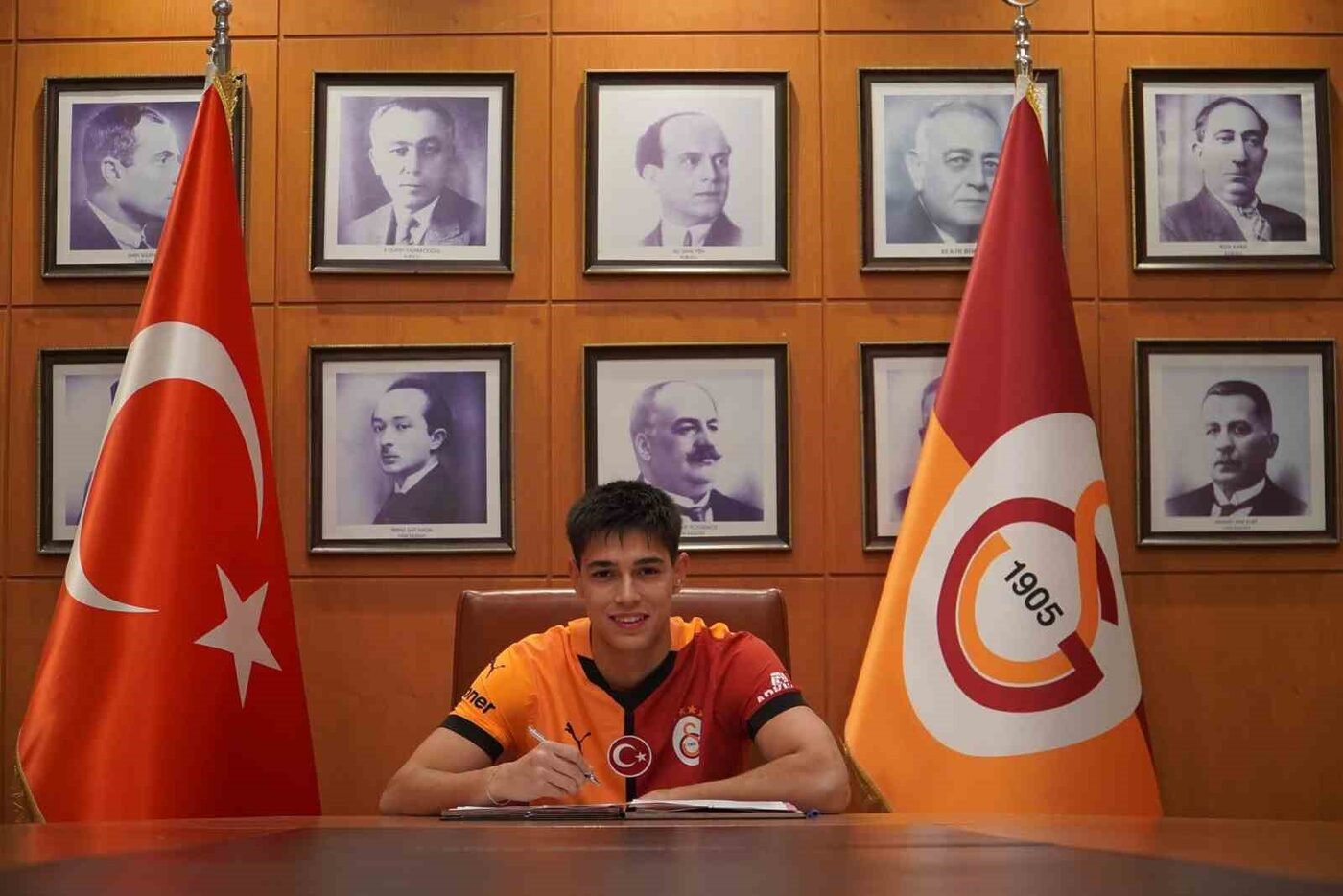 Galatasaray, 18 yaşındaki futbolcusu Berat Yılmaz’ın sözleşmesinin 2027-2028 sezonu sonuna