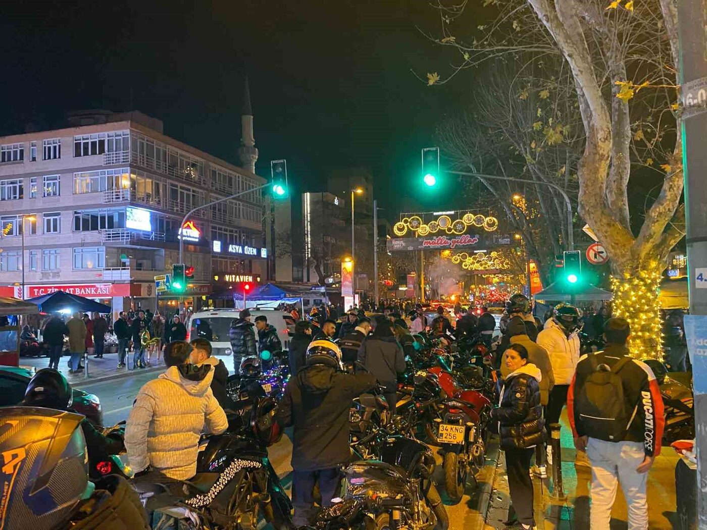 İstanbul’un sembol noktalarından biri olan Bağdat Caddesi’nde yeni yıl kutlamaları