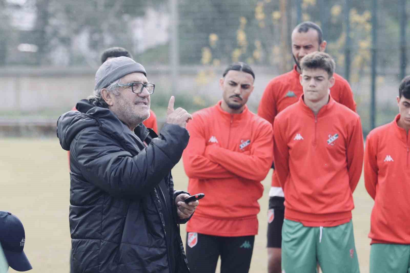 TFF 3. Lig 1. Grup takımı Karşıyaka’da, Teknik Direktör Mustafa