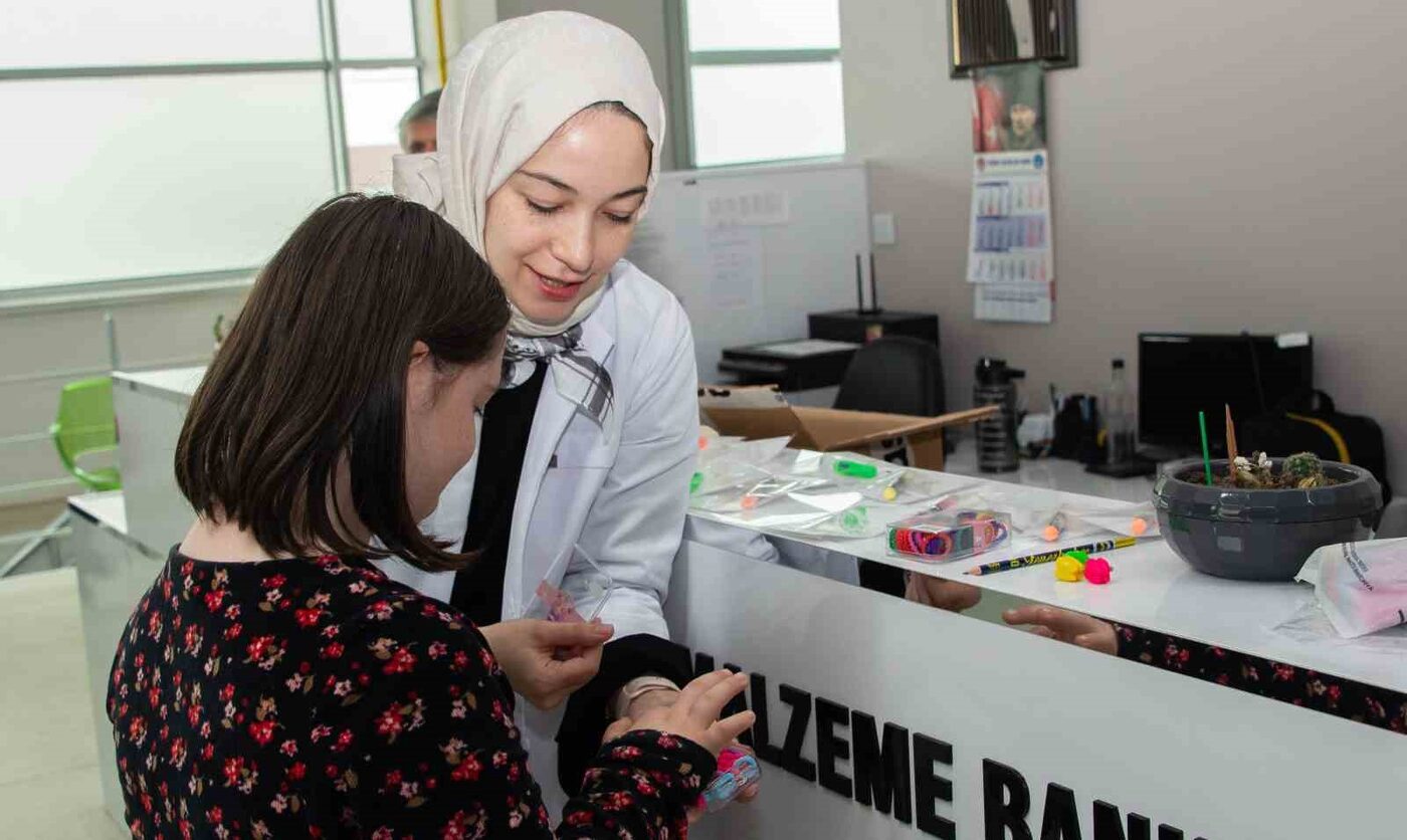 Selçuk Üniversitesi (SÜ) Diş Hekimliği Fakültesi tarafından özel çocuklar için