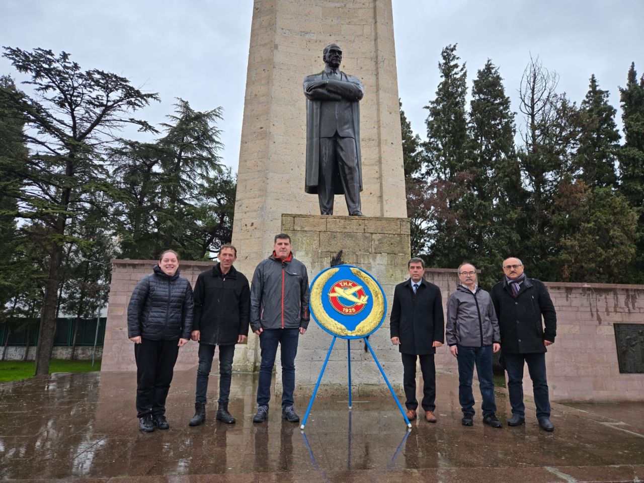 Türk Hava Kurumu Balıkesir Şubesi Başkanı Mehmet Yılmaz ve kurum