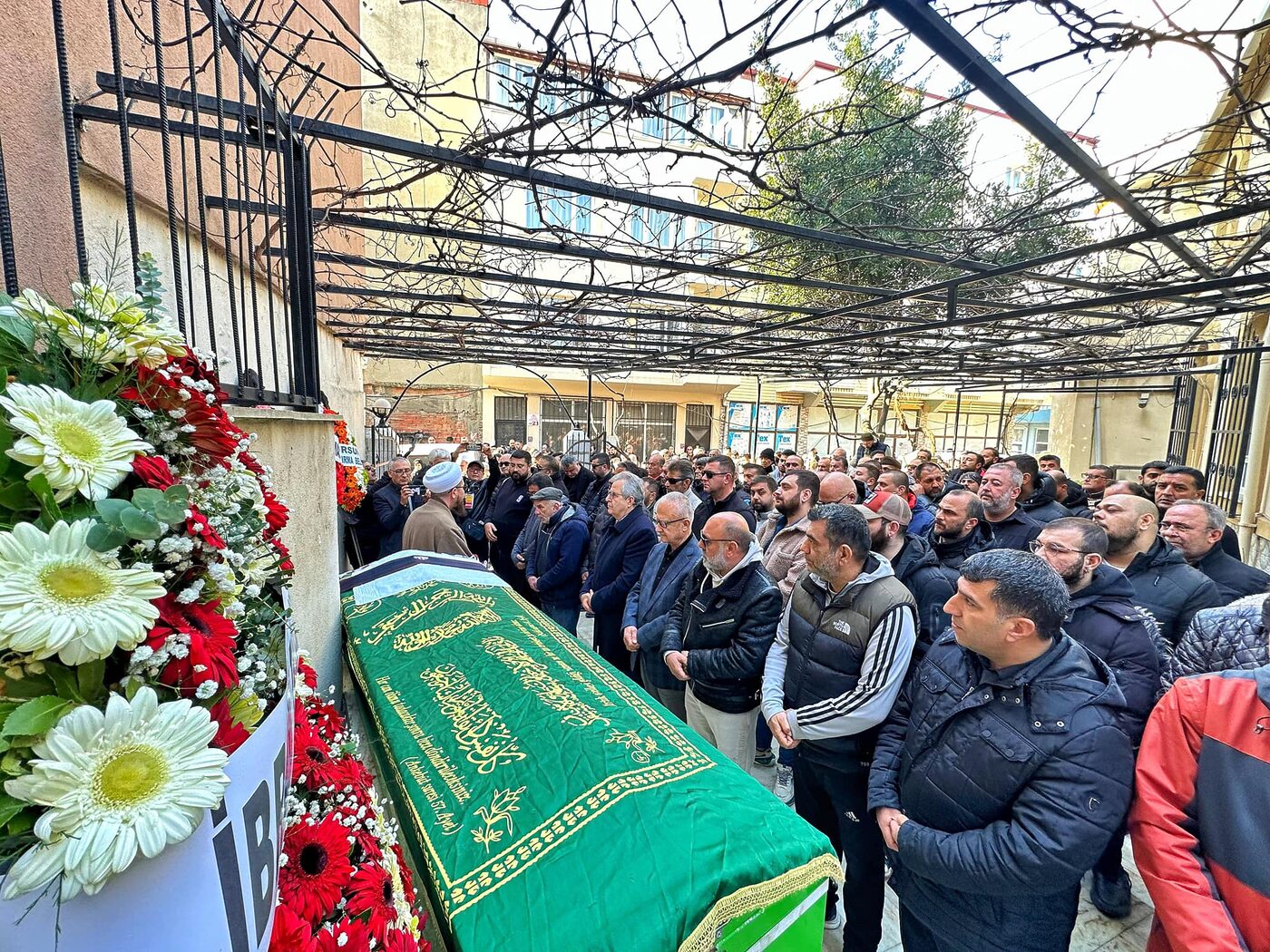 Uzun yıllar İbrahim Tatlıses’in orkestrasında çalışan “davulcu Ahmet" olarak bilinen