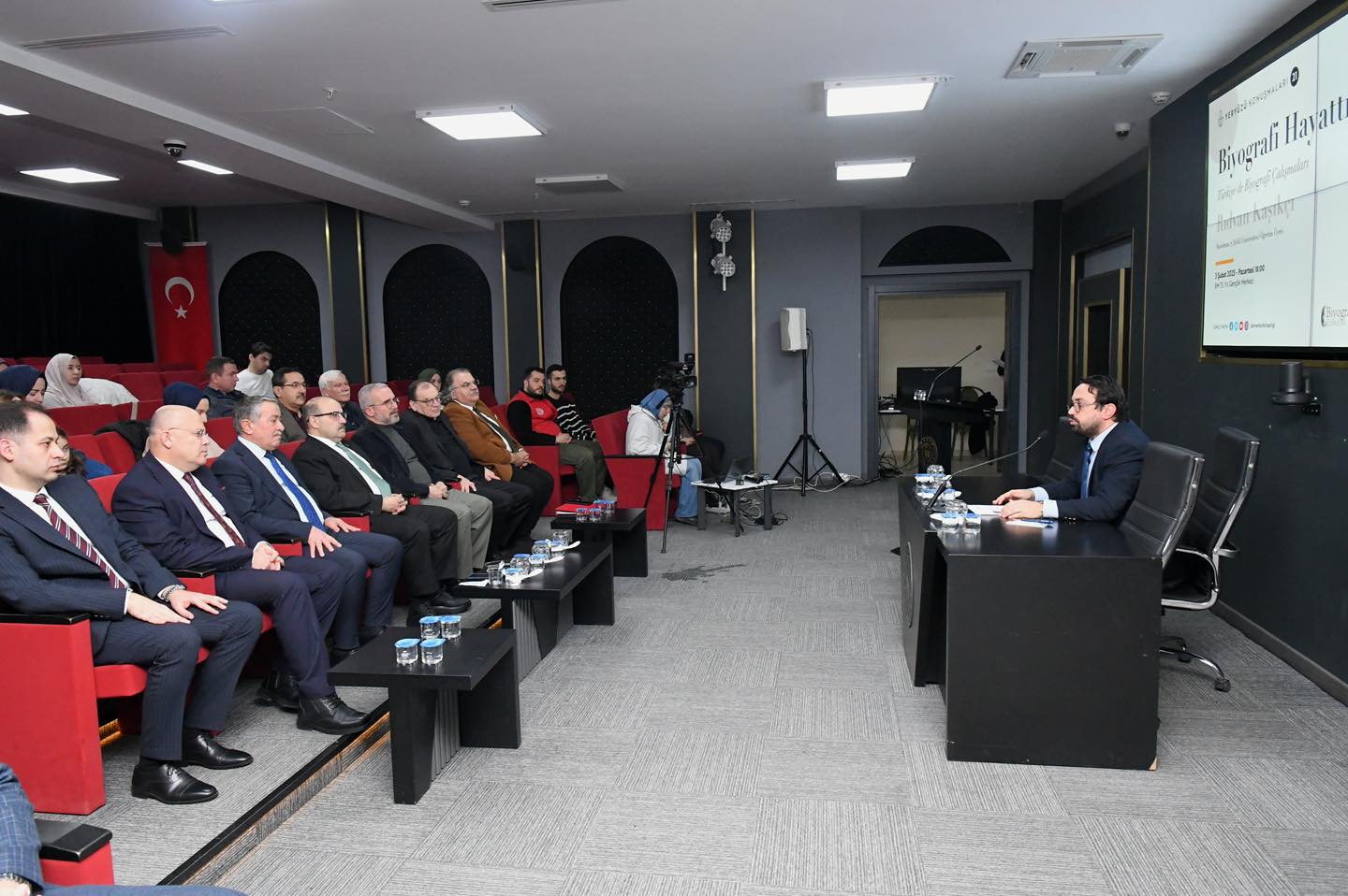 Balıkesir Valisi İsmail Ustaoğlu, 75. Yıl Gençlik Merkezi'nde "Yeryüzü Konuşmaları"