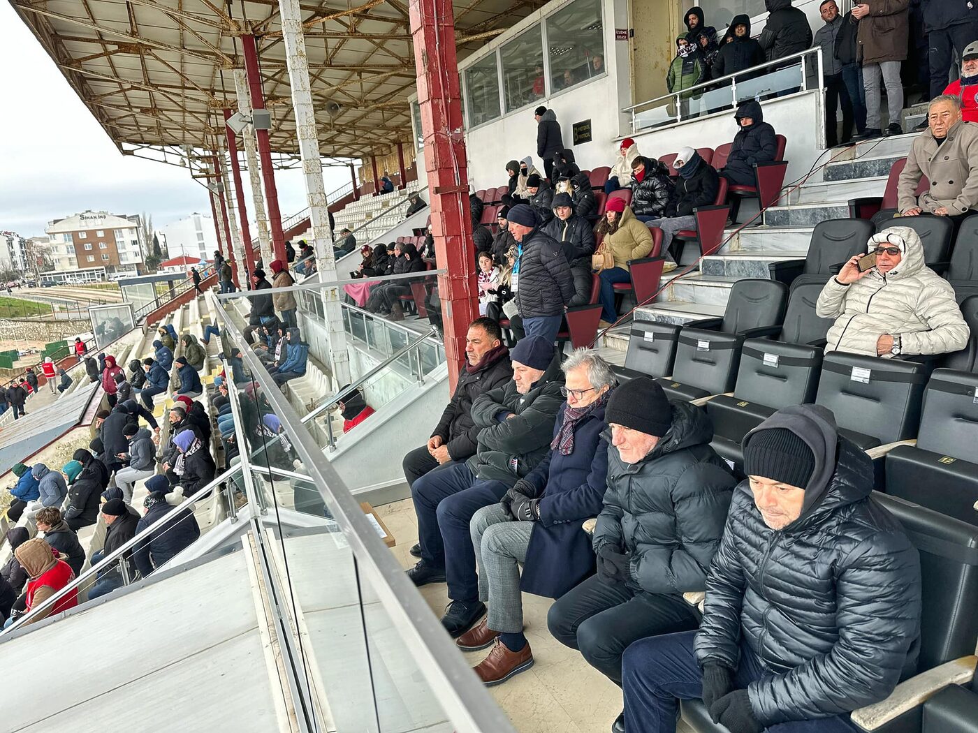 Bandırma Belediye Başkanı Dursun Mirza, Bandırmaspor'un maçını tribünden takip etti
