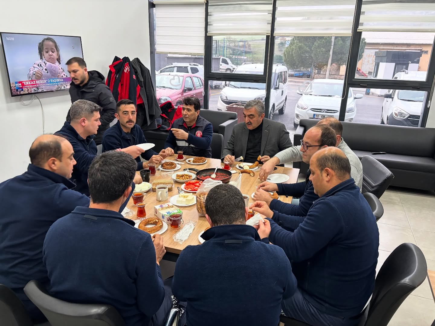 Balya Belediye Başkanı Orhan Gaga, Balya İtfaiye Amirliği personeli ile