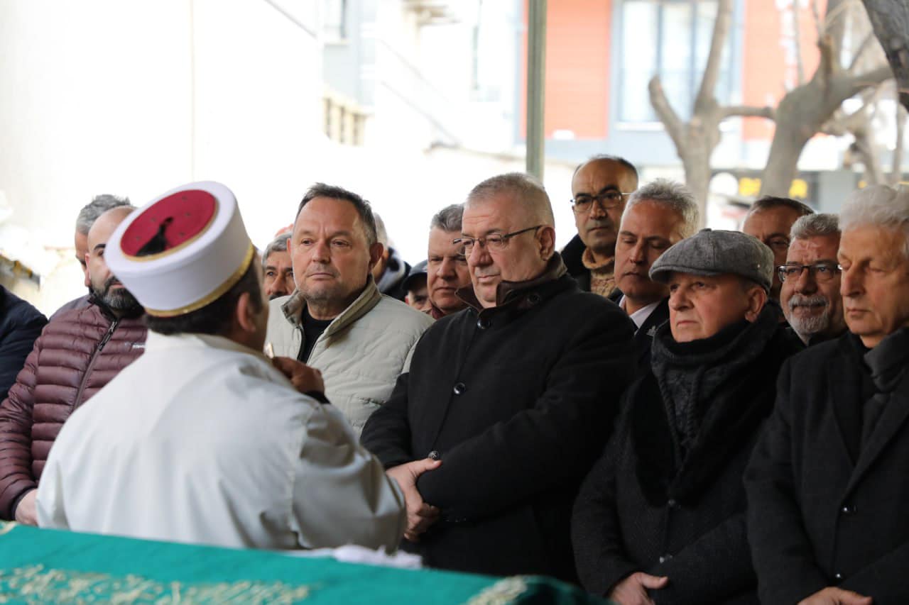 Edremit Belediye Bakanı Mehmet Ertaş, 1966 Edremitspor’un eski antrenörü Faruk