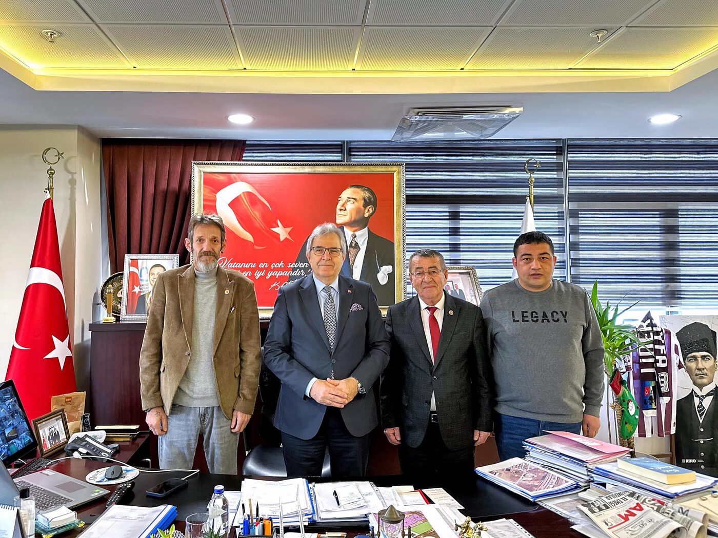 CHP'li Bandırma Belediye Başkanı Dursun Mirza'ya bir takım ziyaretler gerçekleştirildi
