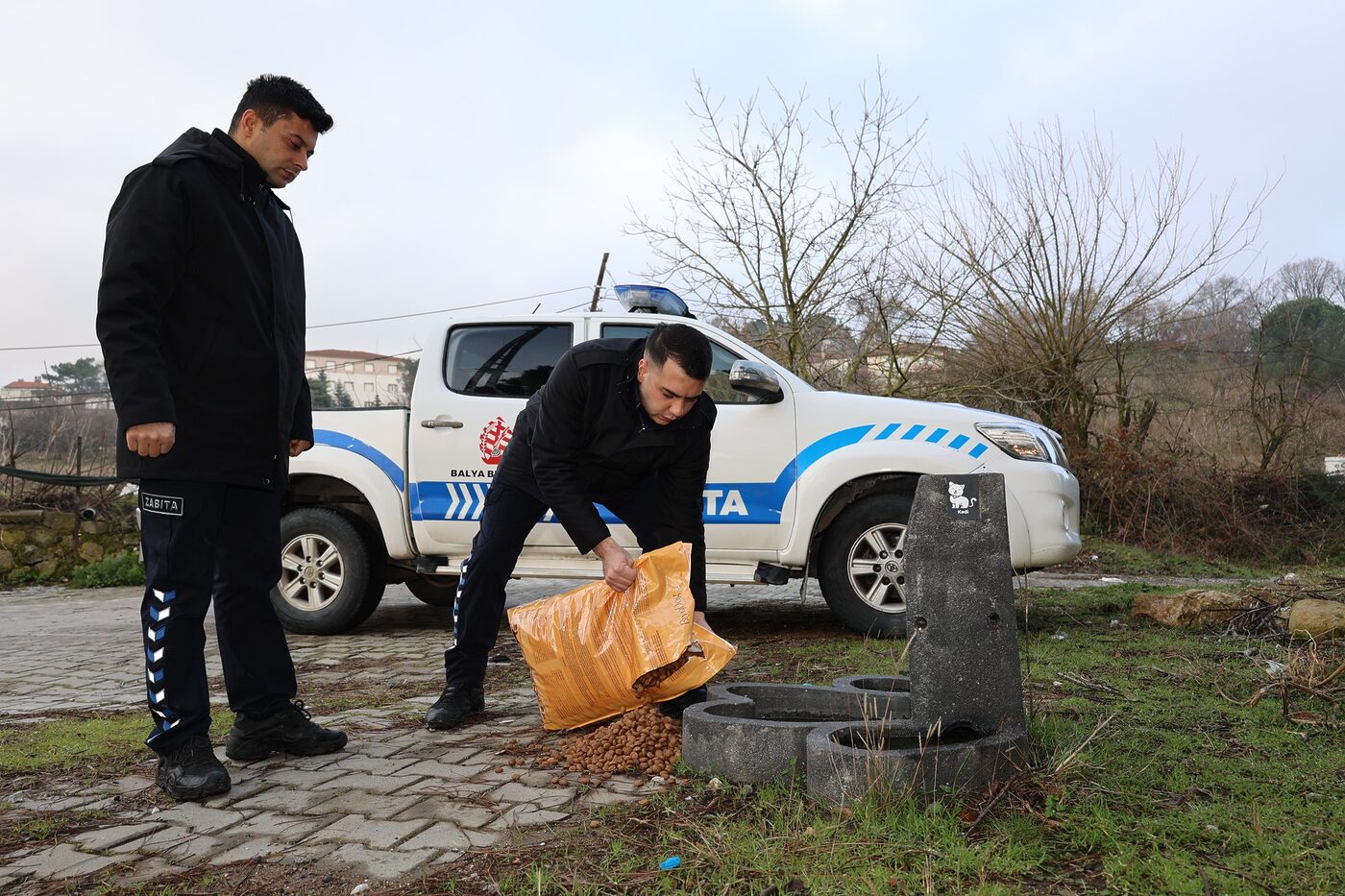 Balya'da zabıta ekipleri park, meydan ve sokaklarda belirlenen yerlere sokak