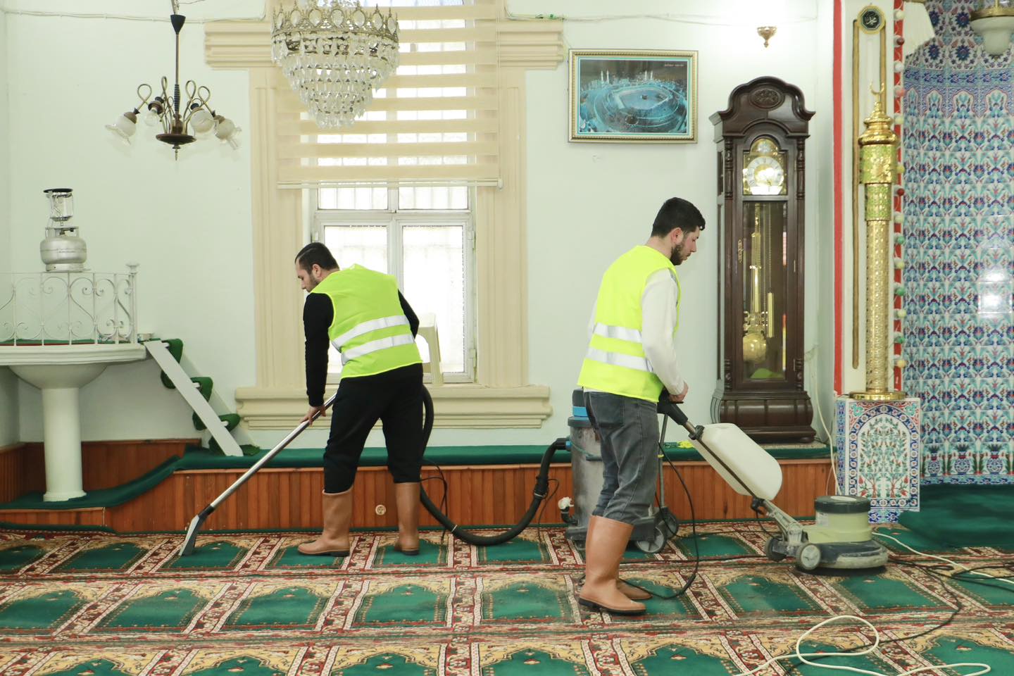 Burhaniye Belediyesi, Ramazan ayı öncesinde ilçe genelindeki tüm camilerde kapsamlı
