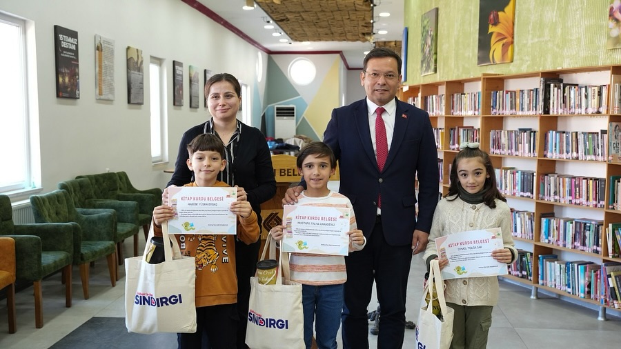Sındırgı'da 2024 yılında kütüphaneden en çok kitap ödünç alan ve