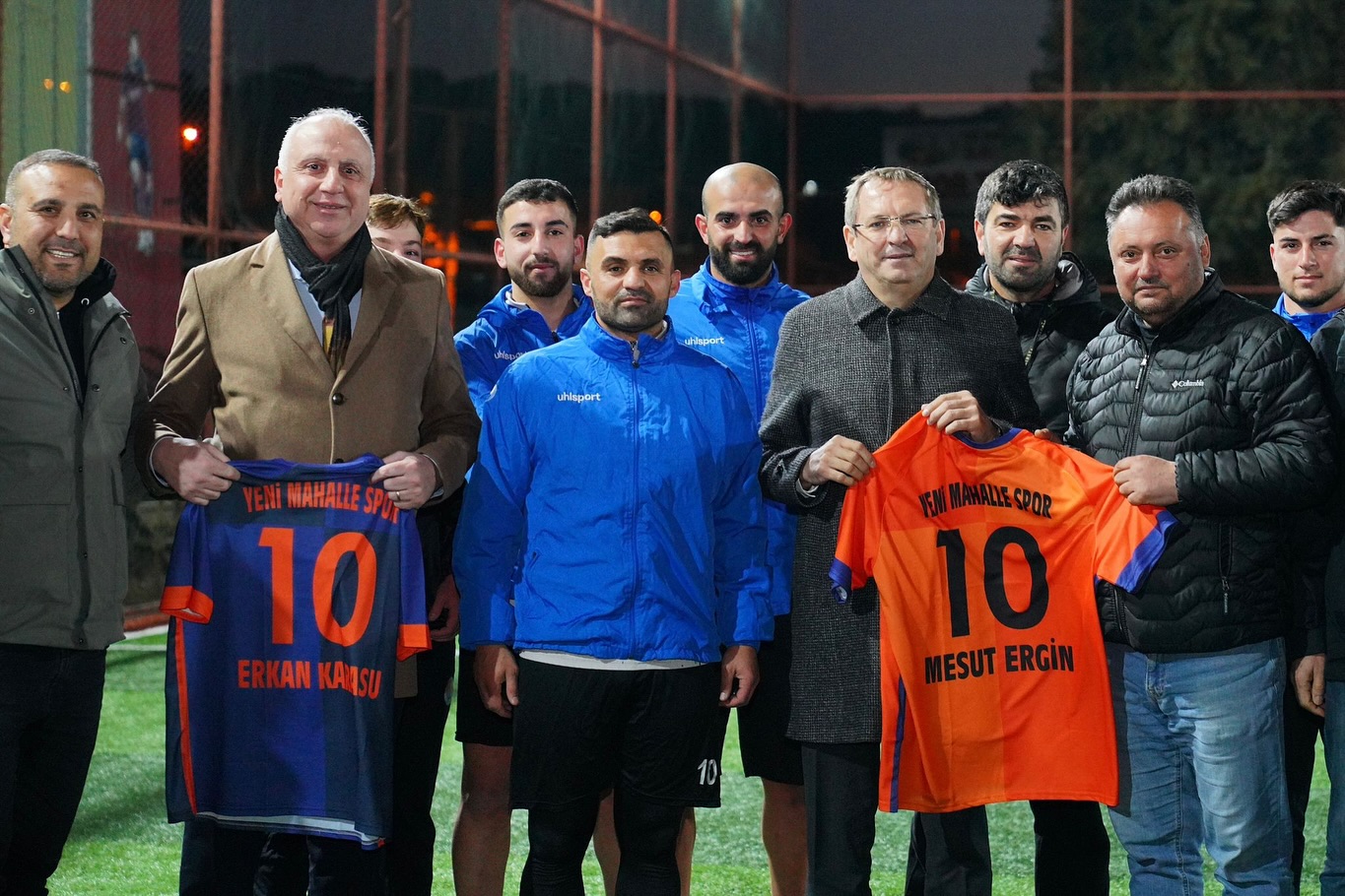 Ayvalık Belediye Başkanı Mesut Ergin, 2008 Yenimahalle Spor'un antrenmanını izledi
