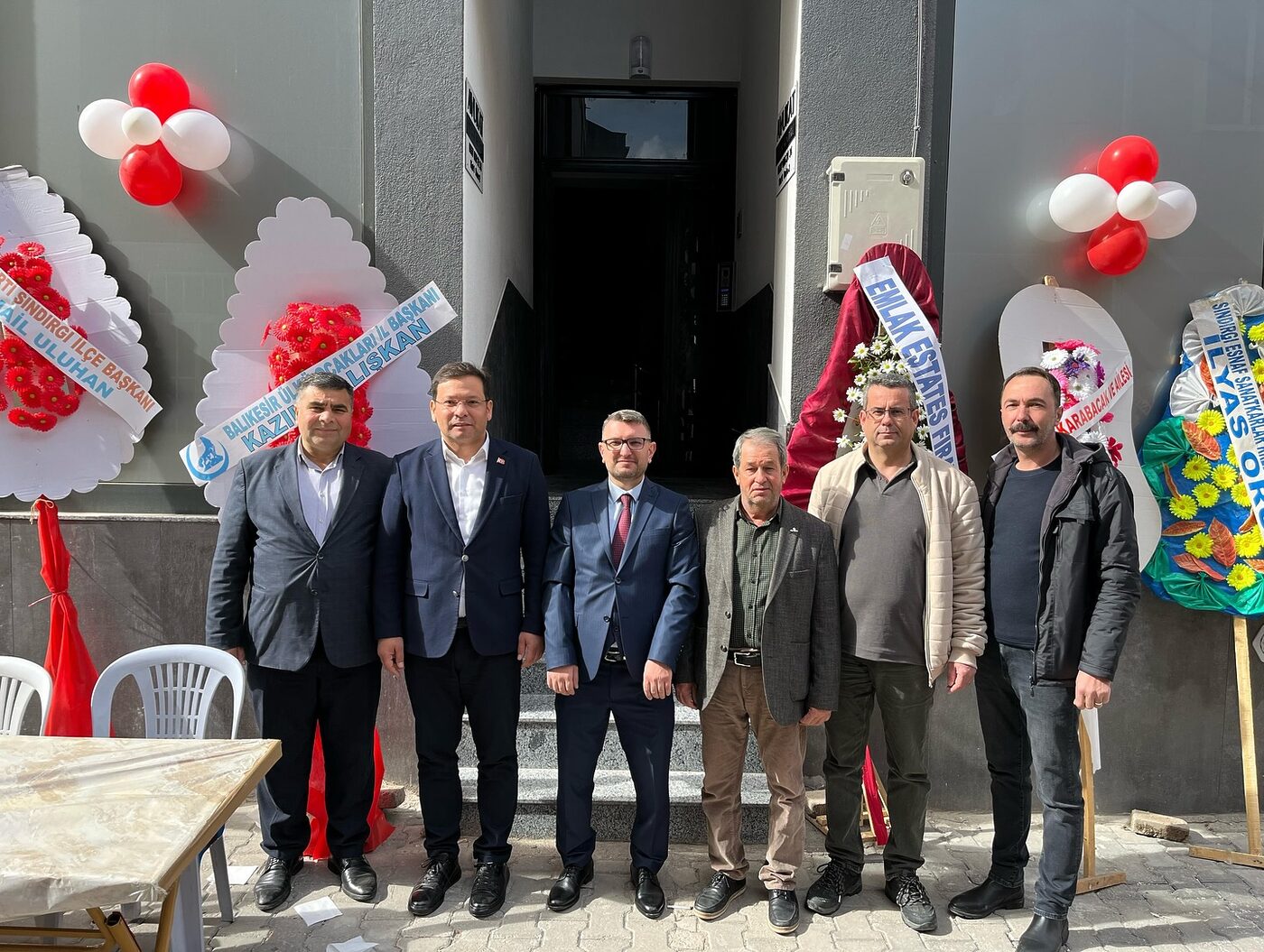 Sındırgı'a hizmete giren avukatlık bürosunun açılışı, Sındırgı protokolü tarafından yapıldı
