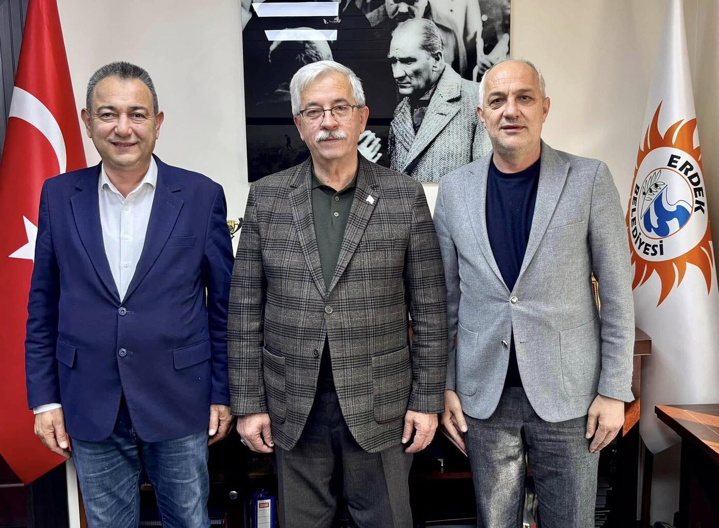 Dün Erdek Belediye Başkanı Burhan Karışık'a ziyaretler gerçekleştirildi
