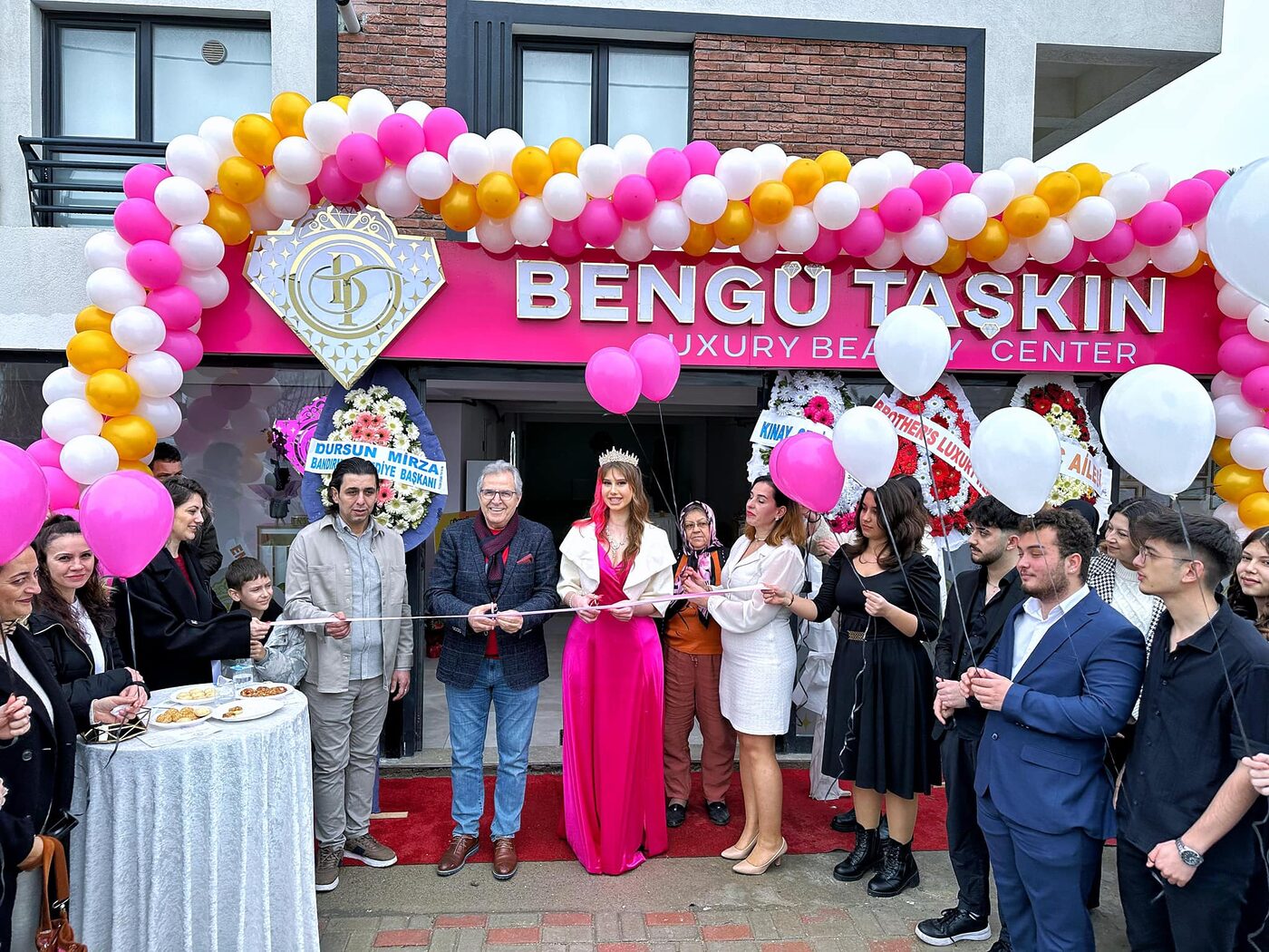 Bandırma Belediye Başkanı Dursun Mirza, Bengü Taşkın Luxury Beauty Center’ın