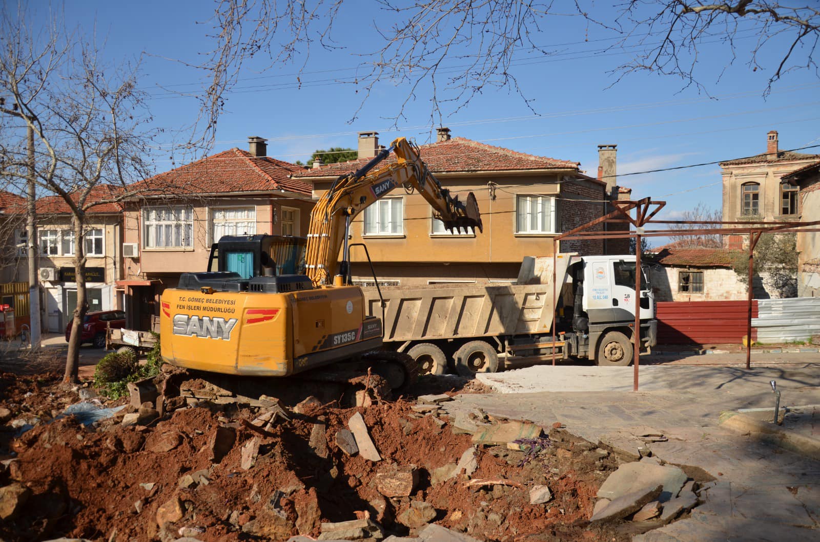 Gömeç Belediyesi, Karaağaç Mahallesi'nin çehresini güzelleştirmek ve daha modern bir