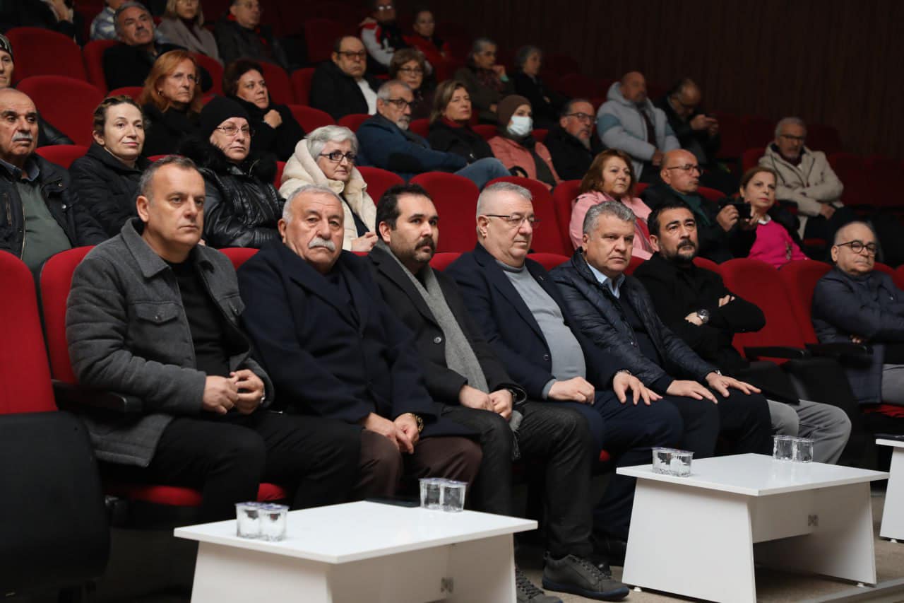 BAŞKAN ERTAŞ PANELE KATILDI Edremit Belediye Başkanı Mehmet Ertaş, "Deprem’e Karşı Dirençli Kent Paneli"ne