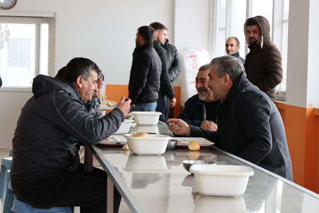 Balya Belediye Başkanı Orhan Gaga, Ören Mahallesi'nde düzenlenen düğün cemiyetine