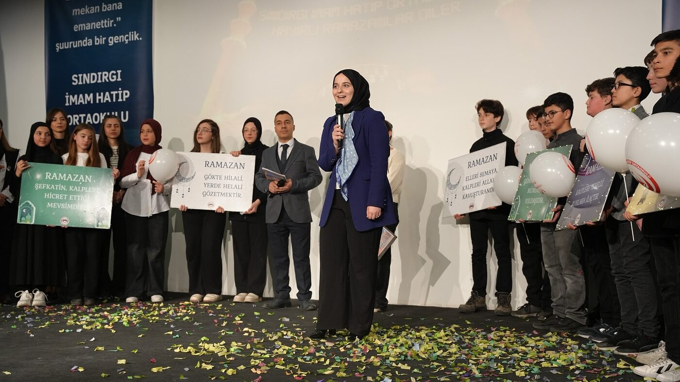 Sındırgı protokolü, Sındırgı İmam Hatip Ortaokulu öğrencilerinin düzenlediği Ramazan Programı’na