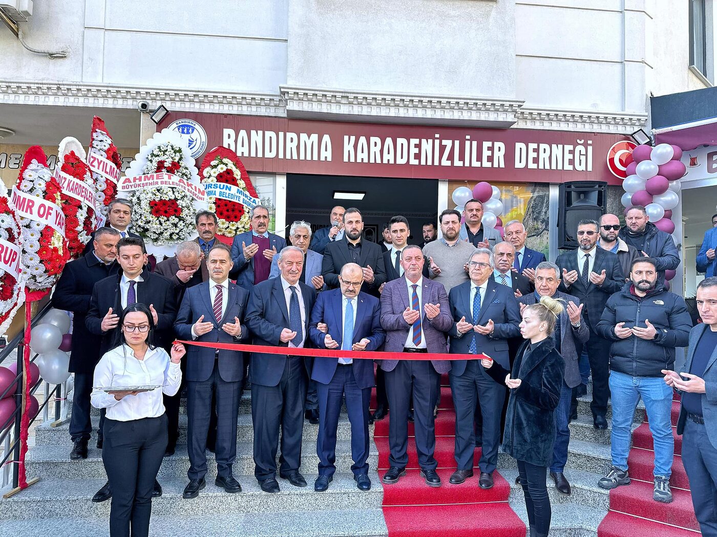 Bandırma Karadenizliler Derneği’nin yeni yer açılışı, protokol ve vatandaşların yoğun