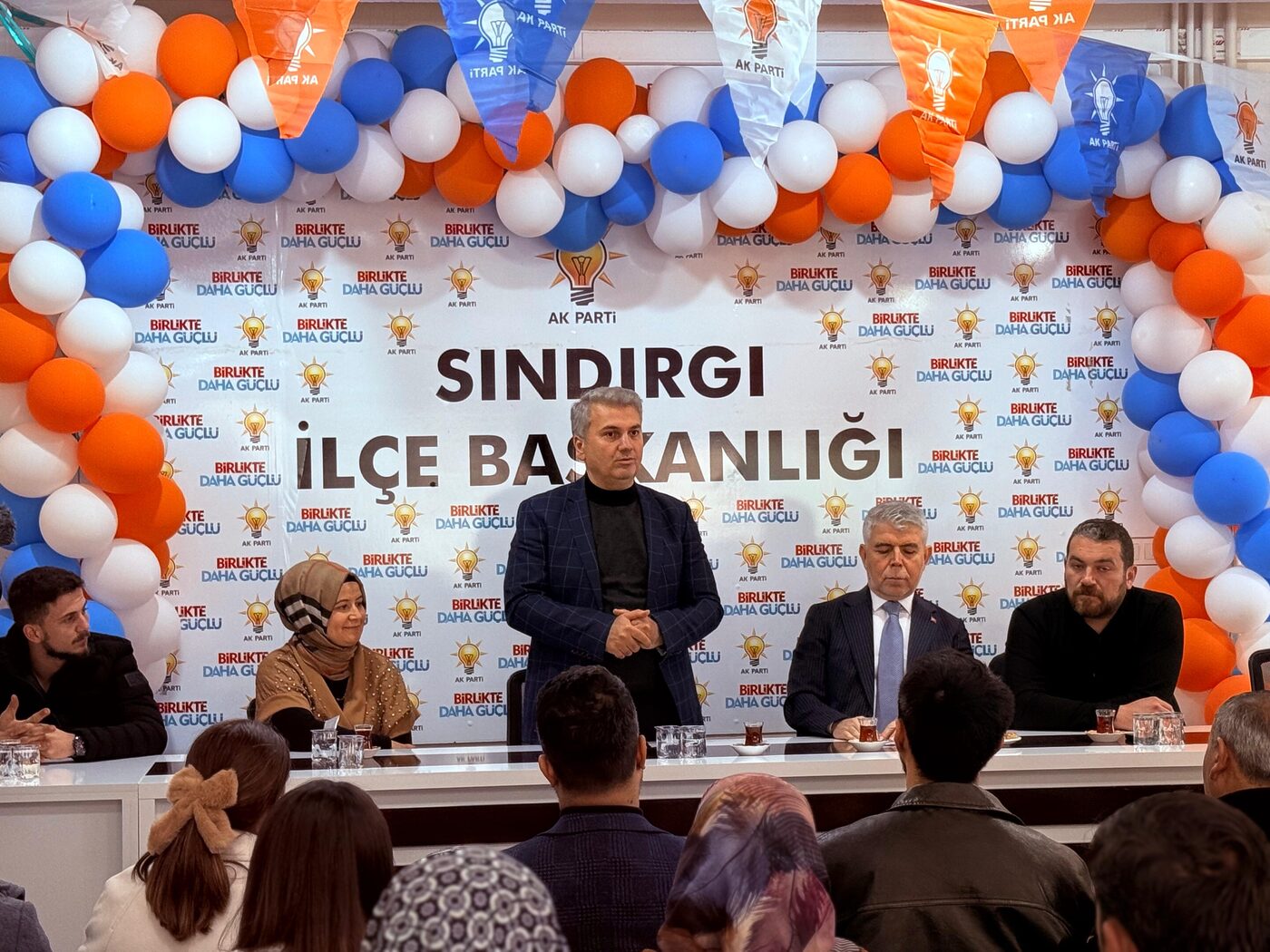 AK Parti Balıkesir Milletvekili Dr. Mustafa Canbey, saha çalışmalarını ara