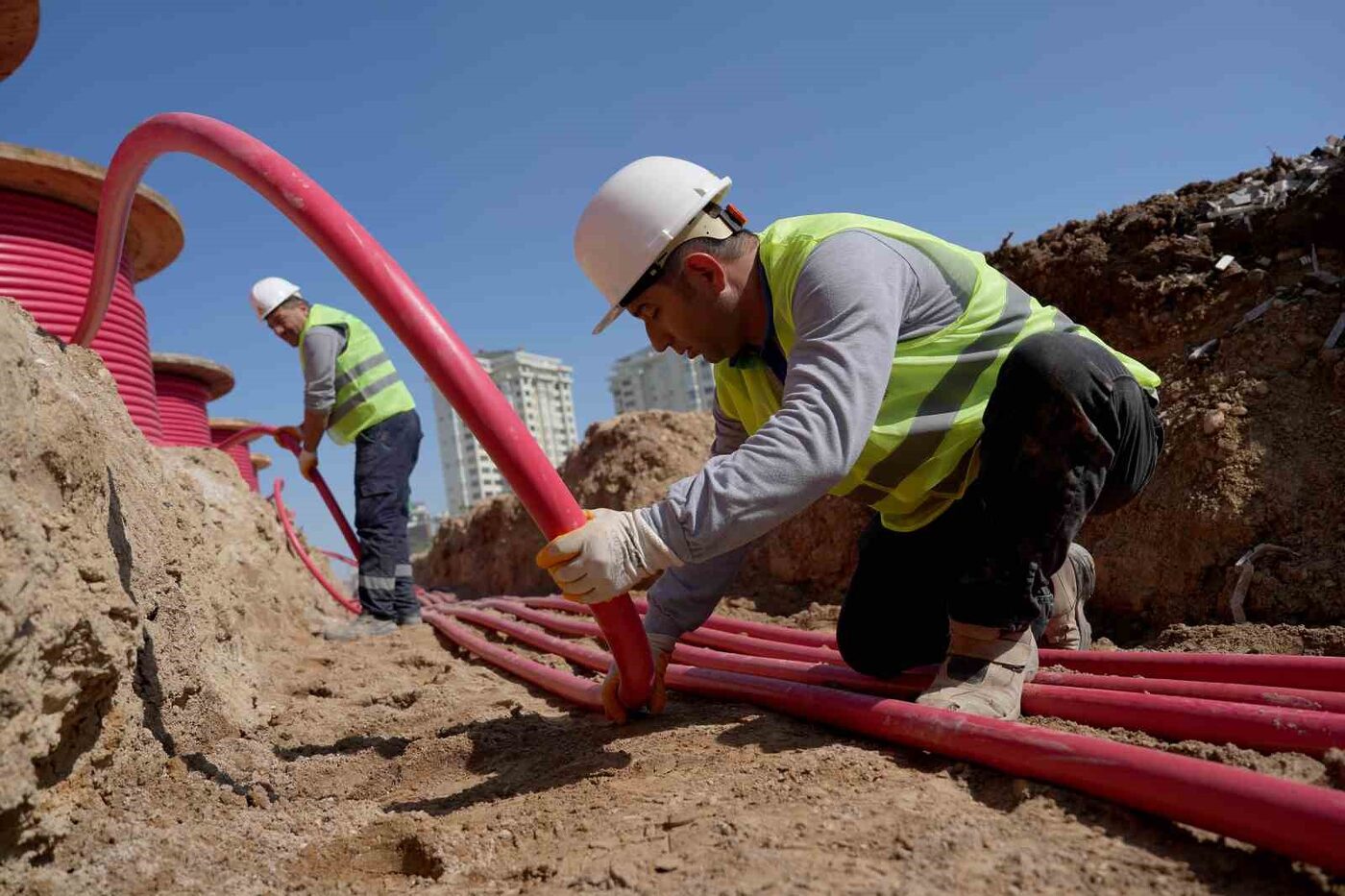 AEDAŞ, 2024’te hayata geçirdiği yatırımlarla Antalya’nın ilçeleri Alanya ve Gazipaşa’nın