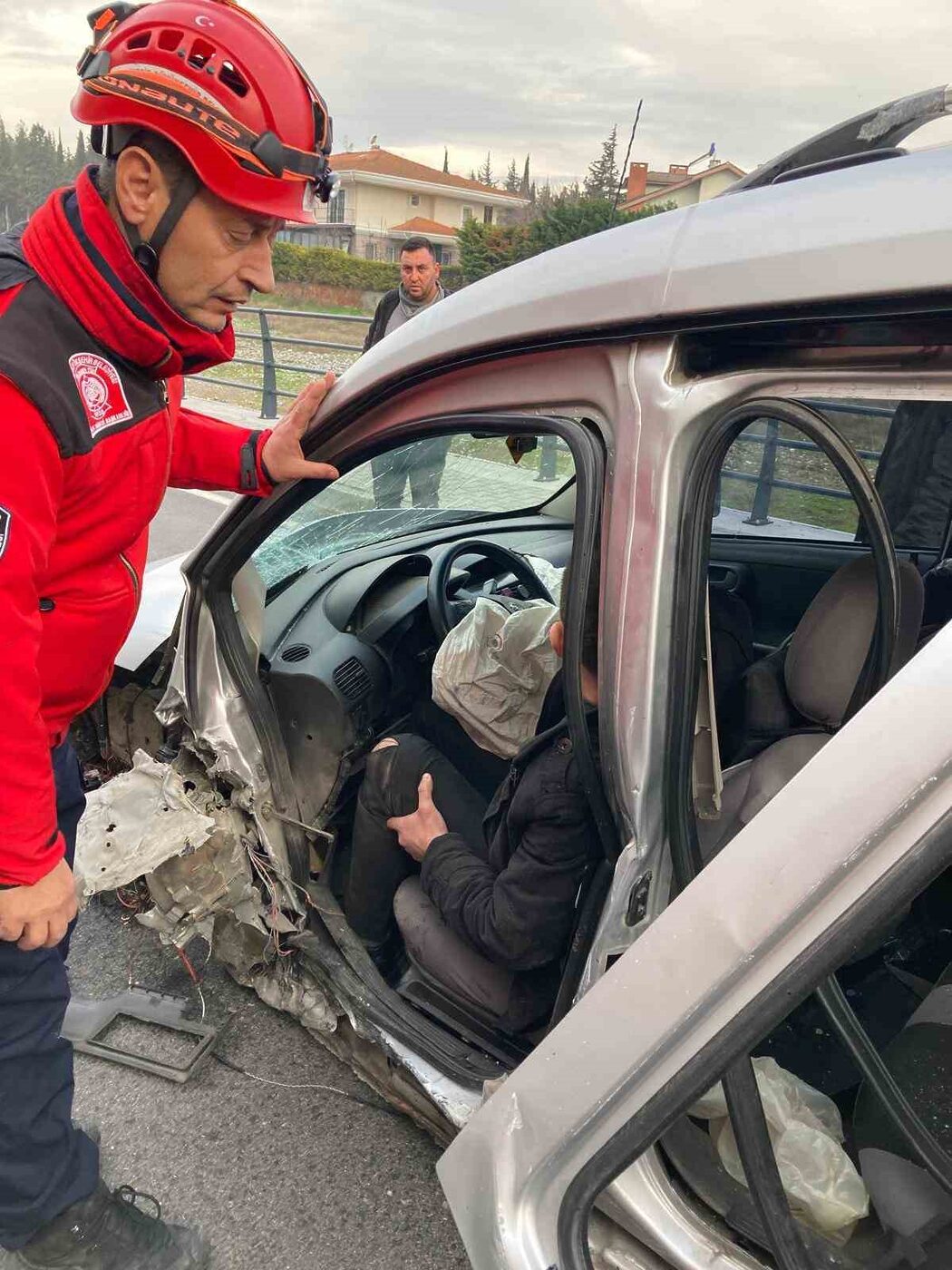 Balıkesir’in Karesi ilçesinde meydana gelen tek taraflı trafik kazasında hızla