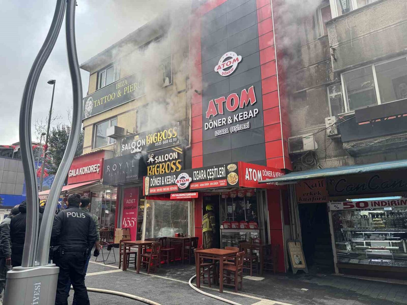 Balıkesir’in Bandırma ilçesinde, sabah saatlerinde bir dönerci dükkanında yangın çıktı.