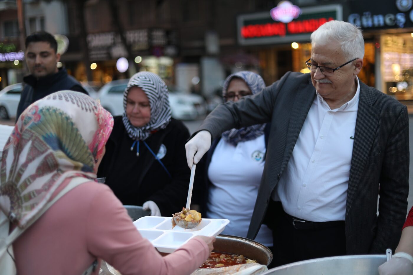Burhaniye Belediyesi; paylaşma, yardımlaşma ve dayanışmanın simgesi olan Ramazan ayı