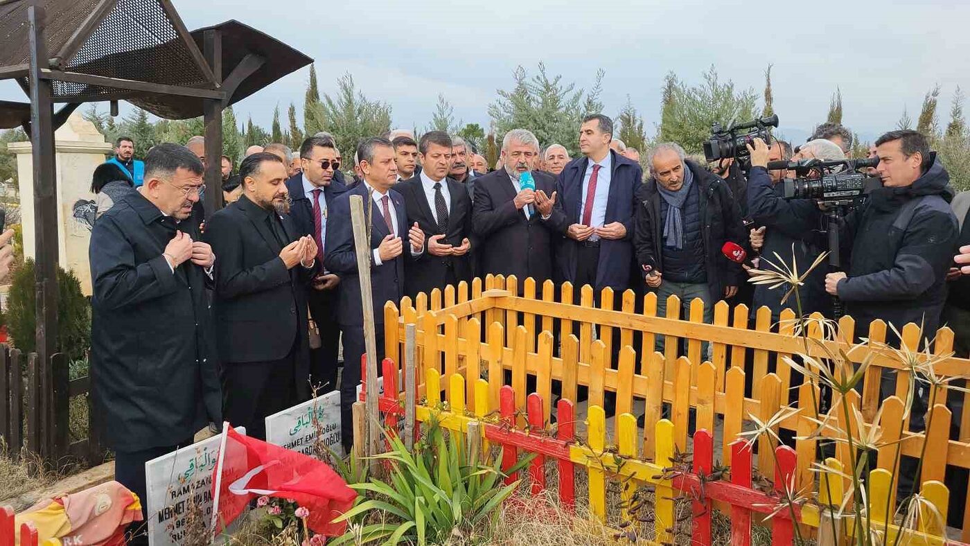 Cumhuriyet Halk Partisi (CHP) Genel Başkanı Özgür Özel’in, depremin 2’nci