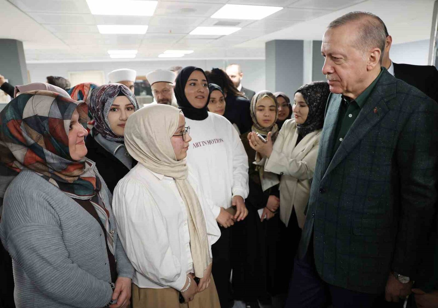 Cumhurbaşkanı Recep Tayyip Erdoğan, Mevlana Diyanet Gençlik Merkezi’ni ziyaret etti.