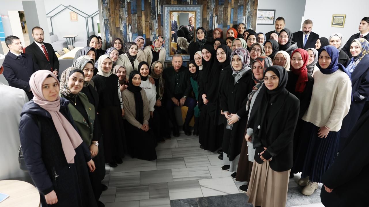 Cumhurbaşkanı Recep Tayyip Erdoğan, dün Ankara'da, Mevlana Camii Diyanet Gençlik