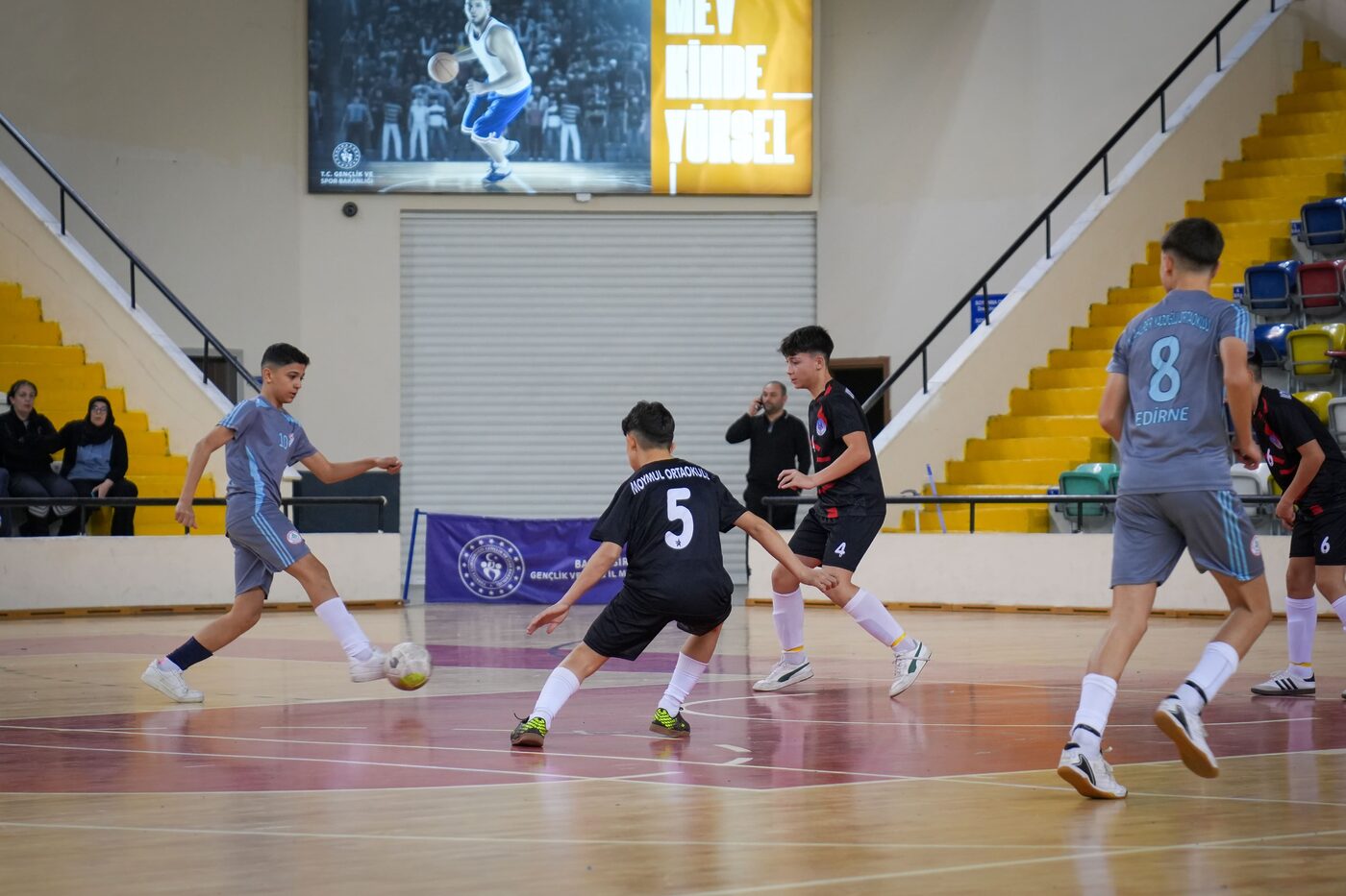 OKUL SPORLARI FUTSAL HEYECANI Balıkesir'de 14-16 Şubat tarihleri arasında düzenlenen Okul Sporları Futsal Yıldız