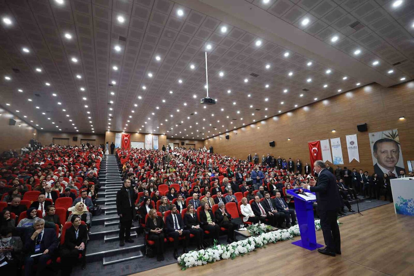 Gençlik ve Spor Bakanlığı, bağımlılık sorununa karşı toplumun farklı kesimlerini