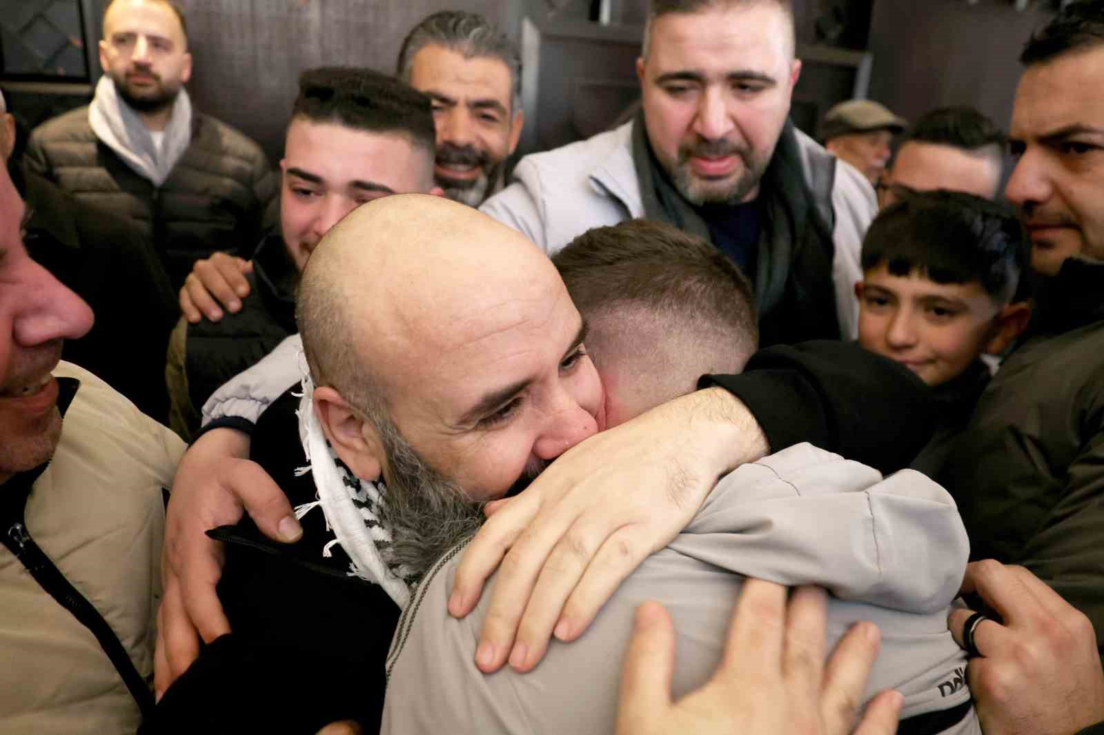 İsrail, Hamas ile esir takası kapsamında 369 Filistinliyi hapishaneden serbest