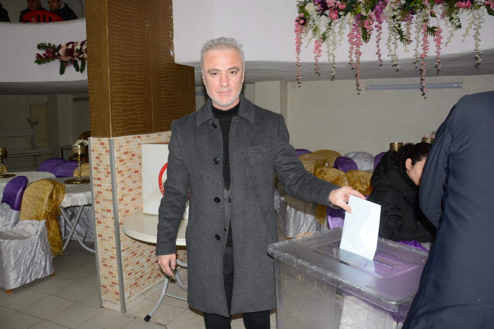 Balıkesir’de teşkilatlanma çalışmalarını sürdüren Anahtar Partisi, Karesi İlçe Kongresini gerçekleştirdi.