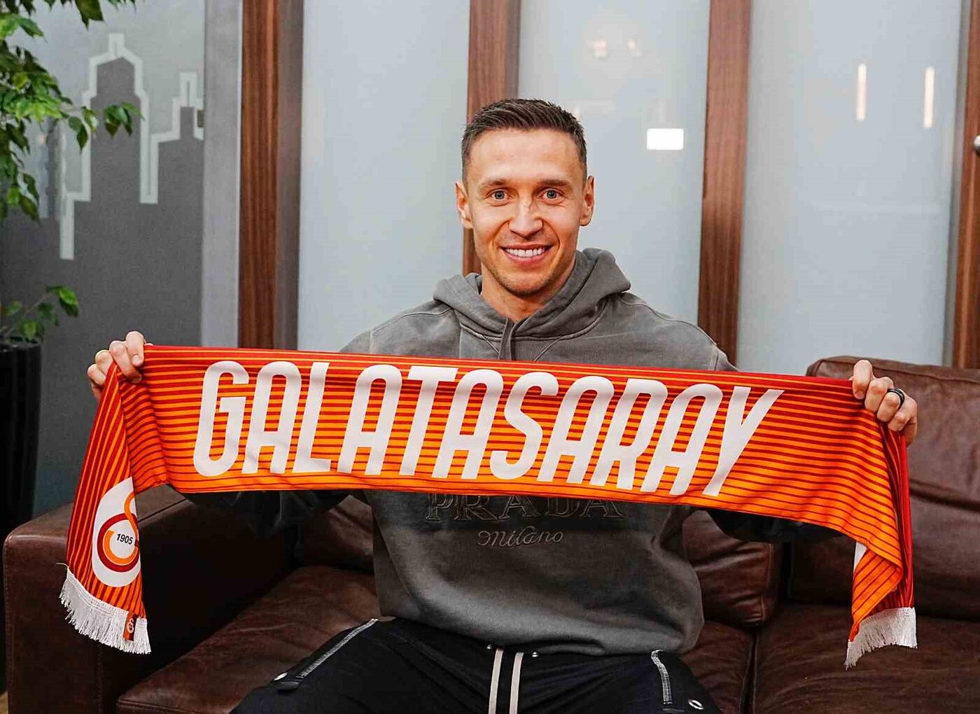 Galatasaray’ın geçici transferi konusunda görüşmelere başladığını açıkladığı Polonyalı futbolcu Przemyslaw