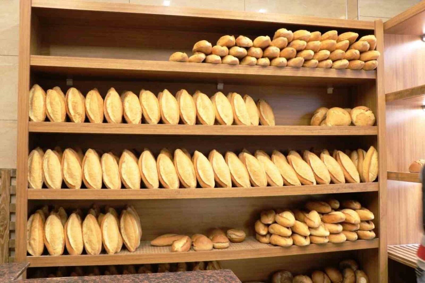 Samsun’da ekmek ve simit fiyatlarına yüzde 25 artış yapıldı. 200