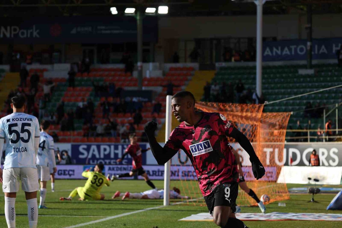 Trendyol Süper Lig’in 25. haftasında Alanyaspor, sahasında karşılaştığı Adana Demirspor’u