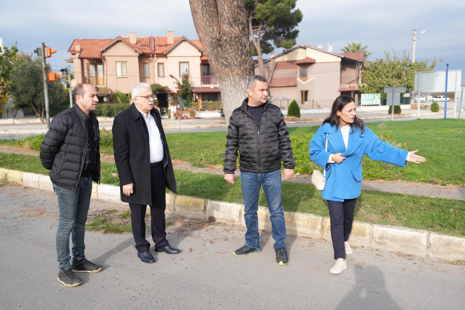 Burhaniye Belediyesi Fen İşleri Müdürlüğü, ilçe genelinde yol yapım, bakım