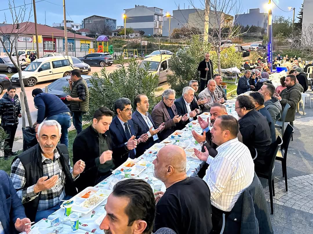 Bandırma Kaymakamı Engin Aksakal ve Bandırma Belediye Başkanı Dursun Mirza,