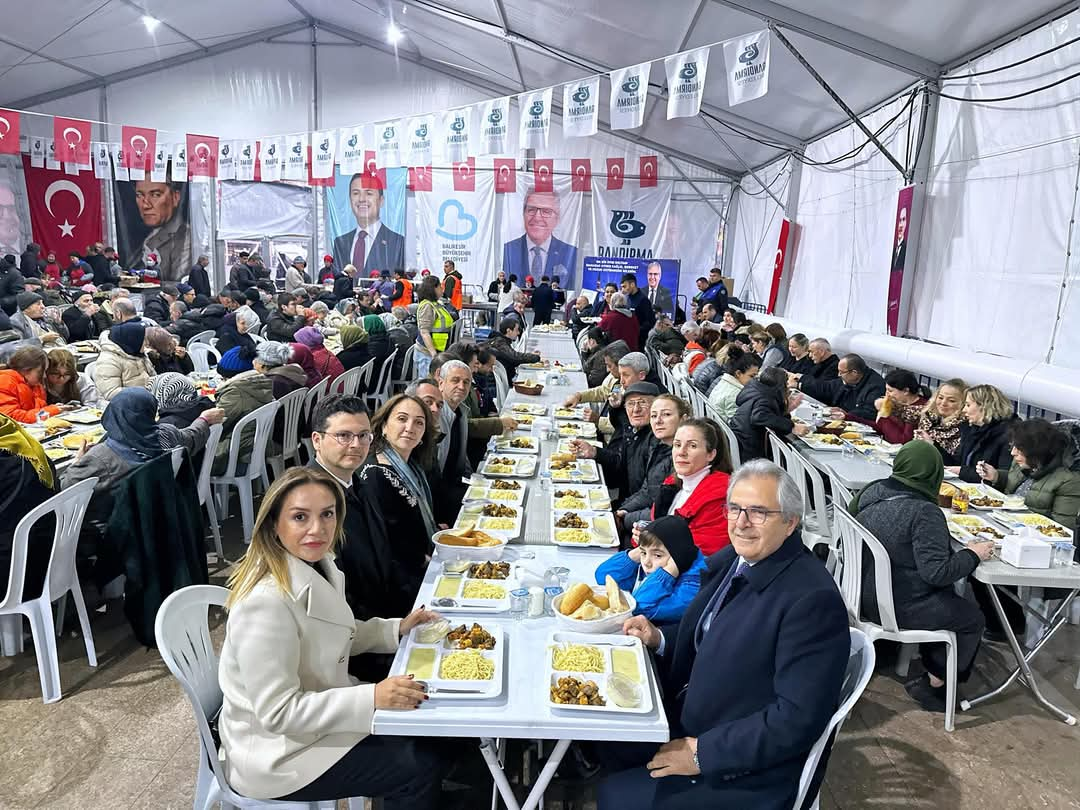 Bandırma Belediyesi tarafından kurulan iftar çadırında, BANSİAD ve GÜNMARSİFED’in destekleriyle