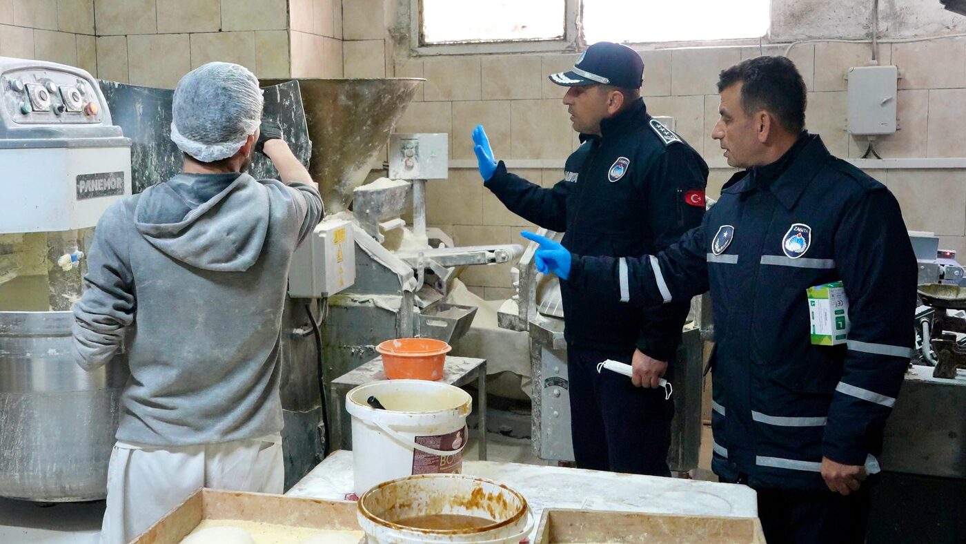 Burhaniye Belediyesi Zabıta Müdürlüğü ekipleri, halk sağlığını korumak ve güvenilir