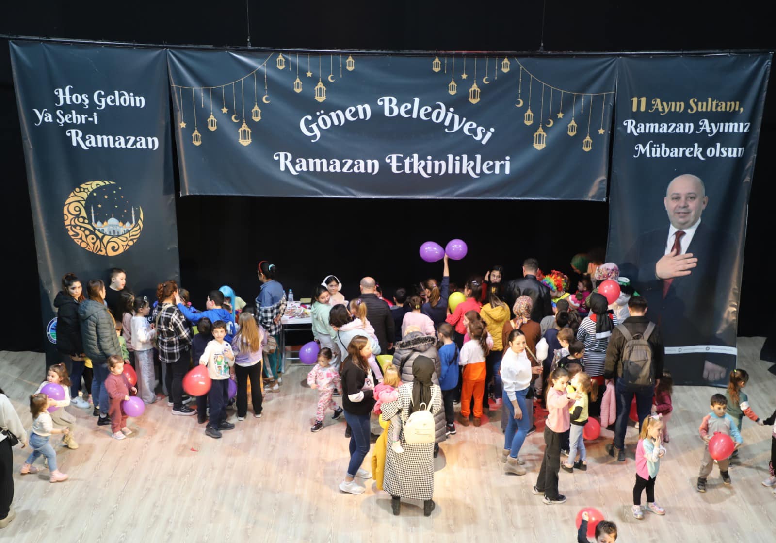 Gönen'de Ramazan ayının ilk akşamında etkinliklere muhteşem bir başlangıç yapıldı.