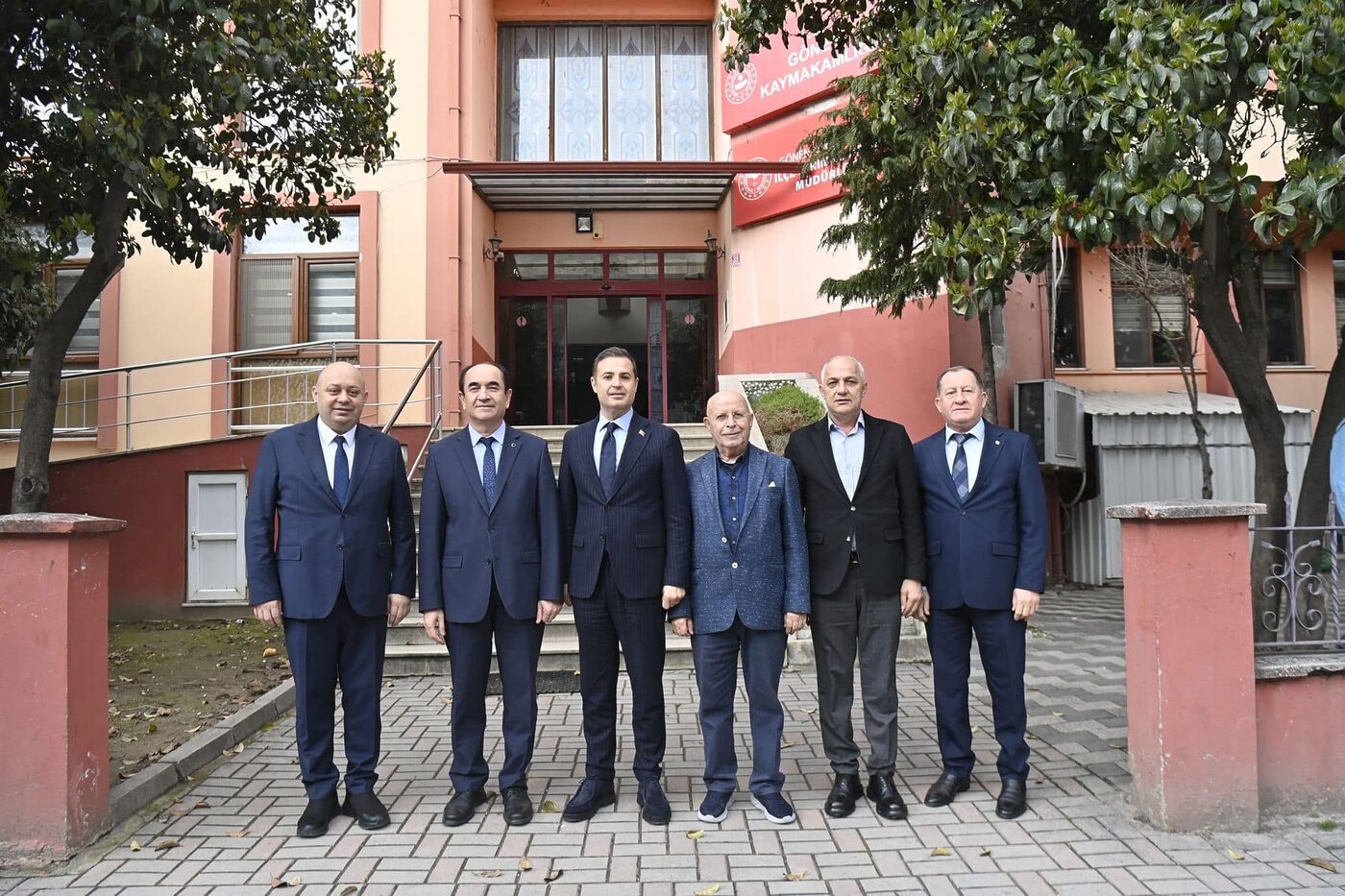 Büyükşehir Belediye Başkanı Ahmet Akın, Gönen'i ziyaret ederek toplantı gerçekleştirdi
