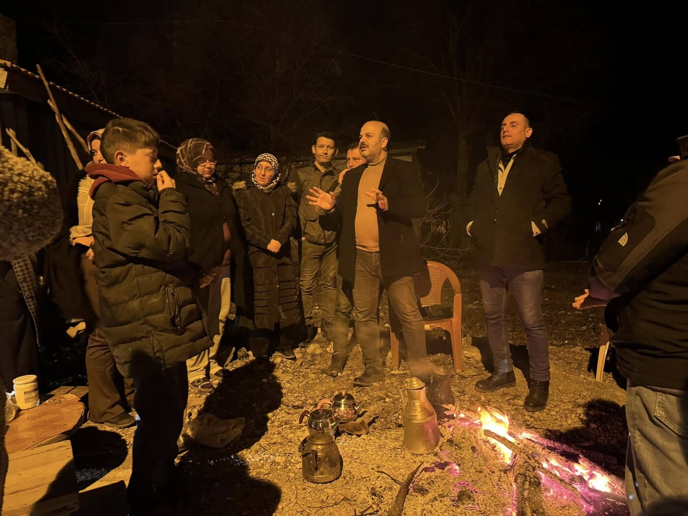 İvrindi Belediye Başkanı Önder Lapanta, Kurtuluş Mahallesi’nde vatandaşlarla bir araya