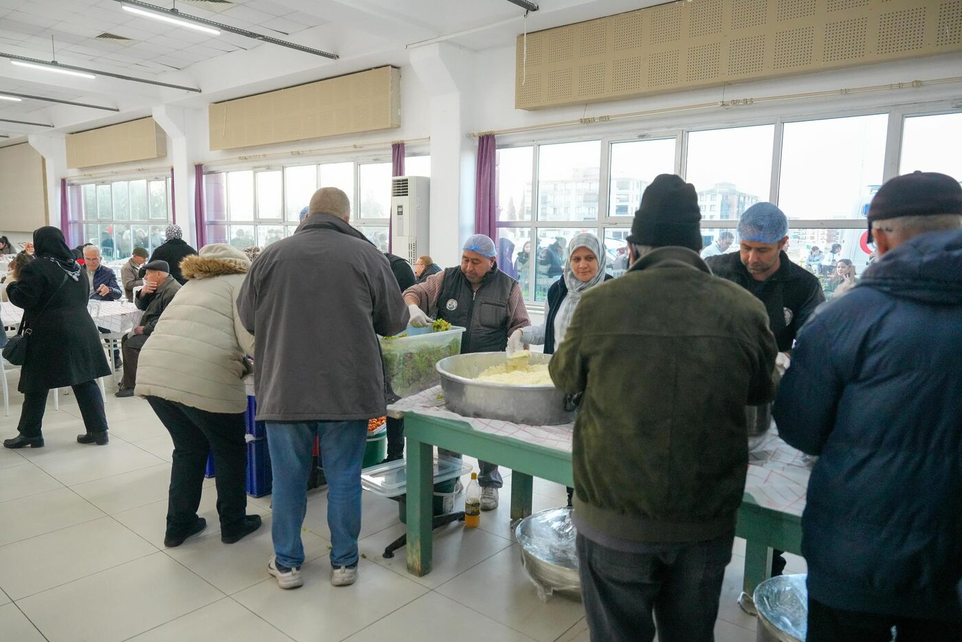 Burhanie'de Ramazan'ın beşinci gününde, Ahmet Akın Kültür Merkezi'nde iftar programı